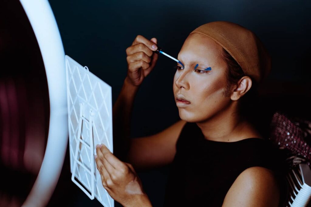 avoir un teint lumineux avec du highlighter